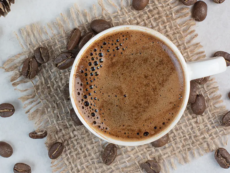 Vetverbrandende koffie ’n Koppie VETVERBRANDENDE KOFFIE wat meer as net kaffeïen bevat, kan vir seker help om die ongewenste sentimeters om jou middel te laat wegsmelt.