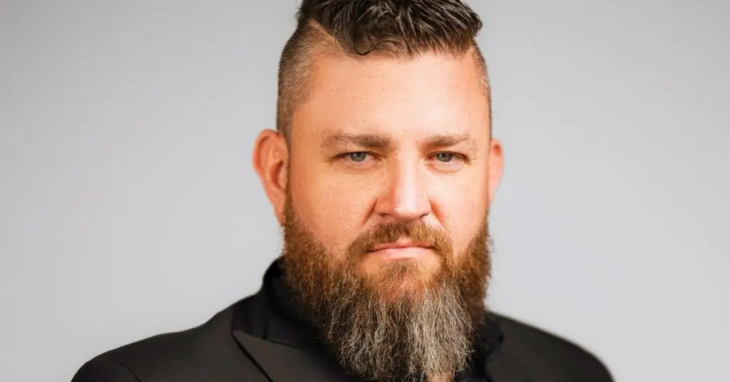 COBUS VISSER het sy beperkings oorkom en leef sonder spyt