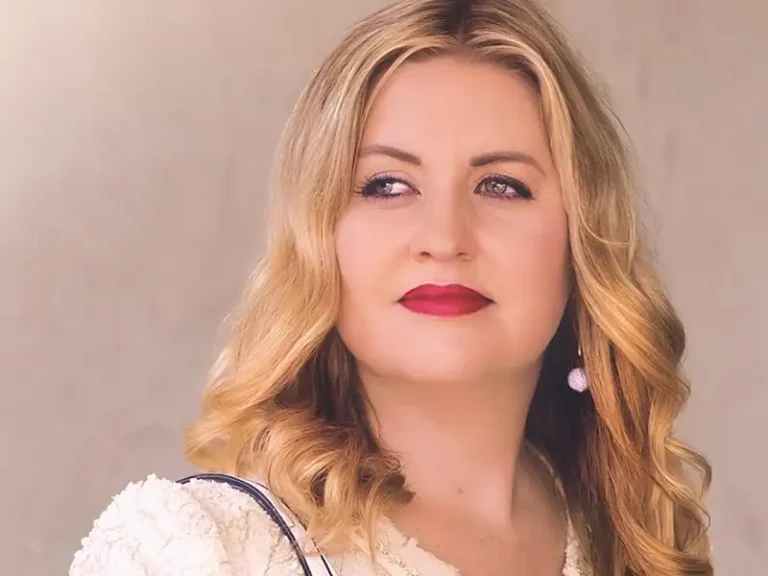[VIDEO] Voel gemaklik in jou liggaamsvorm met die regte klere 
